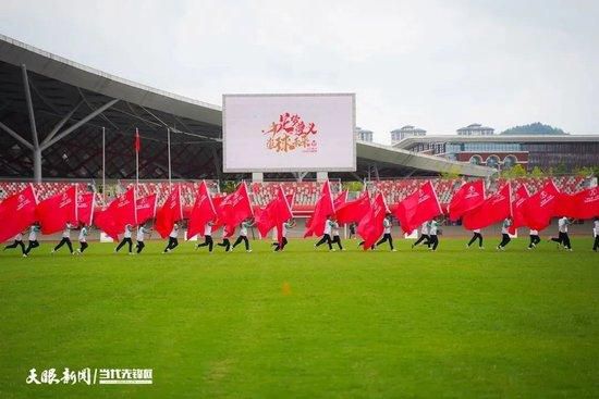 万破军挂了叶辰的电话，随后便带着多名万龙殿的情报分析人员，对多达几十人的卷宗进行了详细的查阅。